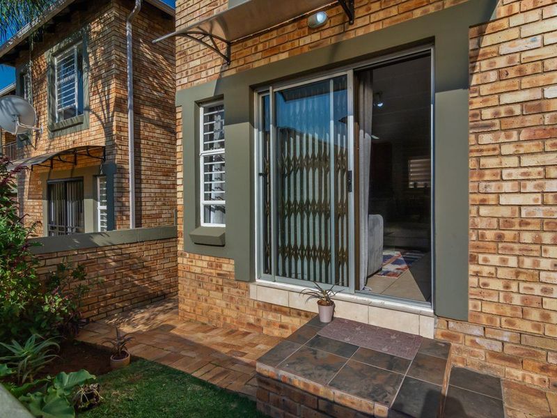 Secure, stylish and spacious duplex townhouse in Wilgeheuwel - Photo 7