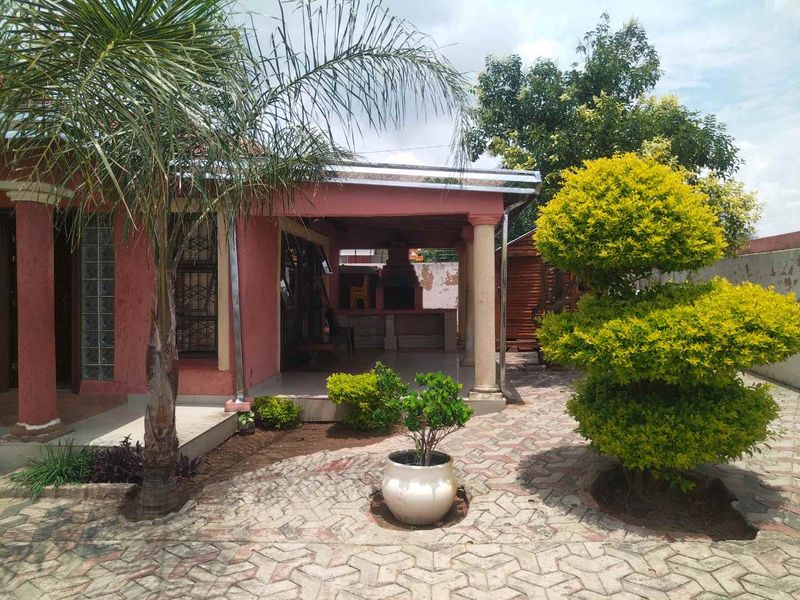 4 bedrooms house for sale in Soshanguve BB - Photo 2