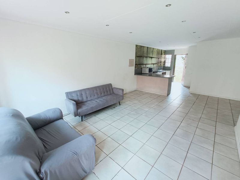 BEAUTIFUL TOWNHOUSE IN SECURE COMPLEX FOR SALE!!!! - Photo 8