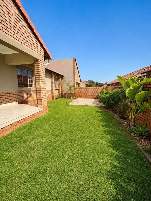 Property #2552765, Townhouse For Sale in Mooikloof Ridge
