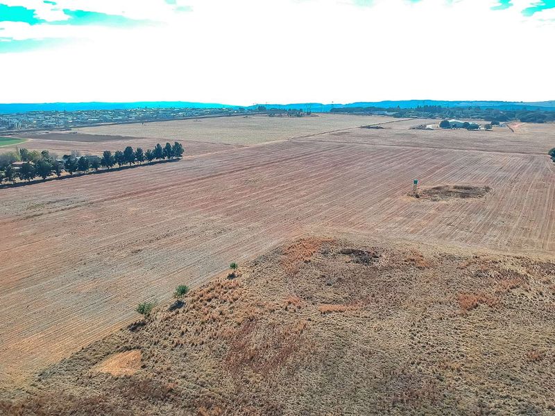 Very Large vacant stand on Garsfontein Road, close to The Hills Estate - Photo 4