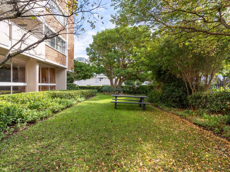 PERFECT LOCATION IN SEA POINT - Photo 2