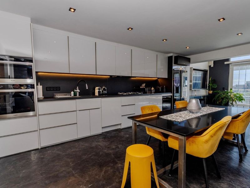 Stunning luxury penthouse to rent in the heart of the CBD - Photo 6