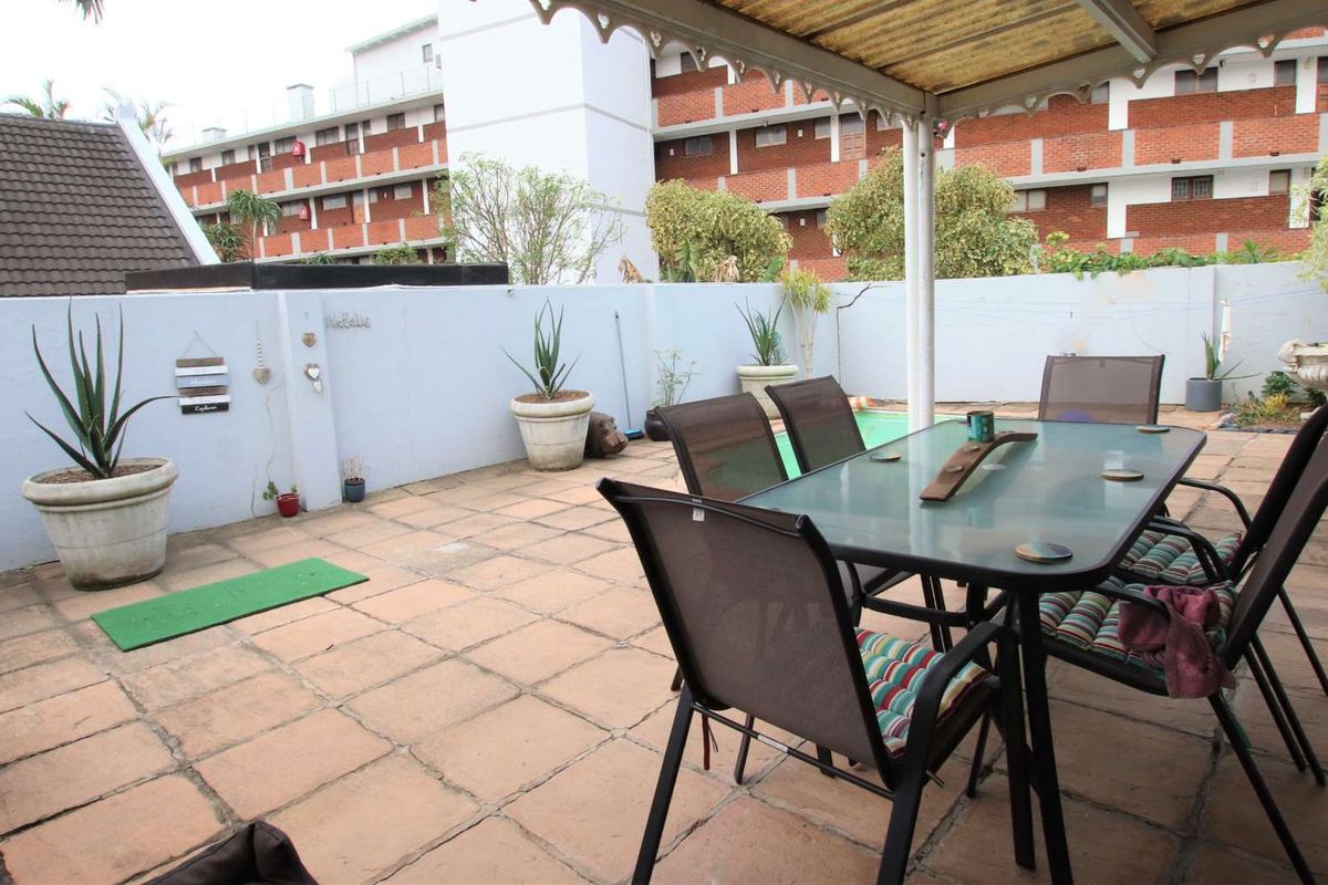 Pet friendly Garden Townhouse, with private pool within 500 meters of the Beach!! - Photo 3