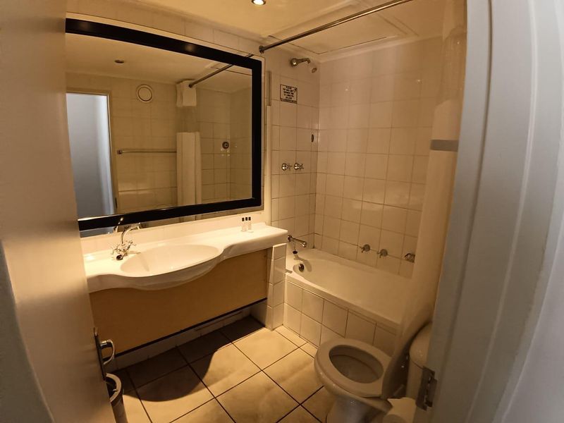 The Parktonian all suite 1 bedroom unit - Photo 7