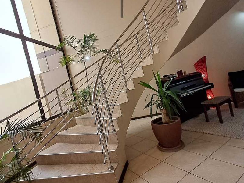 5 Bedroom House for Sale in Ocean View with 1 Bedroom flat - Photo 2