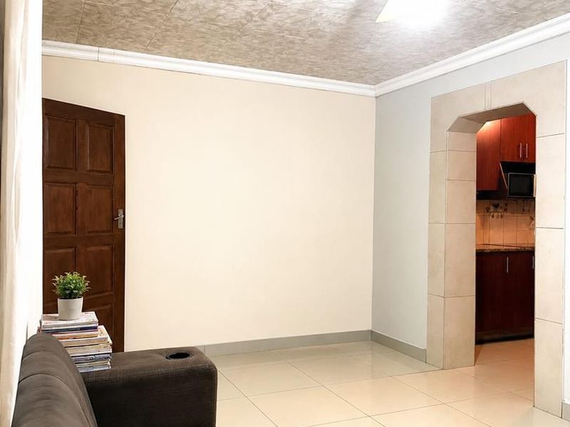 Spacious 3-Bedroom Home in Brackenham Complex - Photo 3