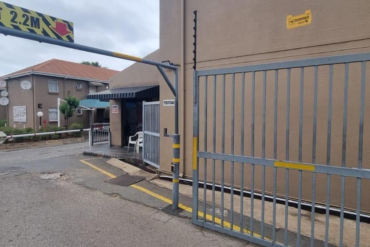 Secure, Easy Living with Lifestyle Perks in Florentia - Photo 3