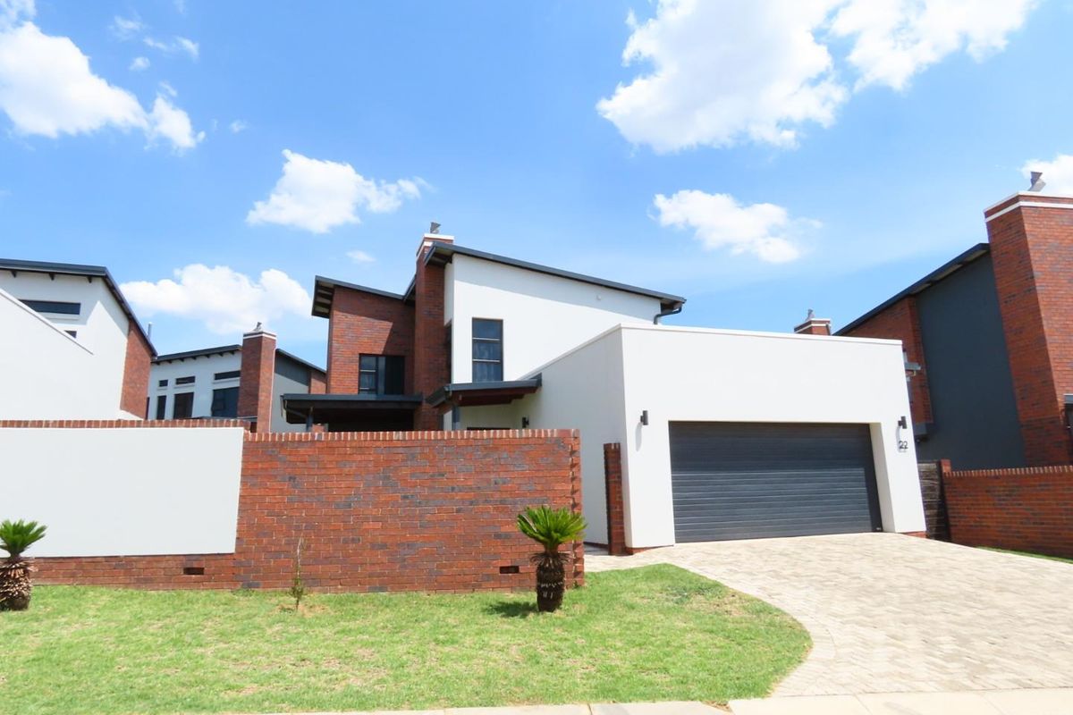 Luxury 3BR, 2.5BA Gem - Photo 2