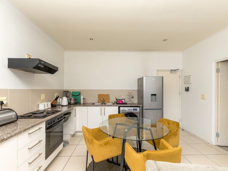 One Bedroom Air BnB Friendly. - Photo 9