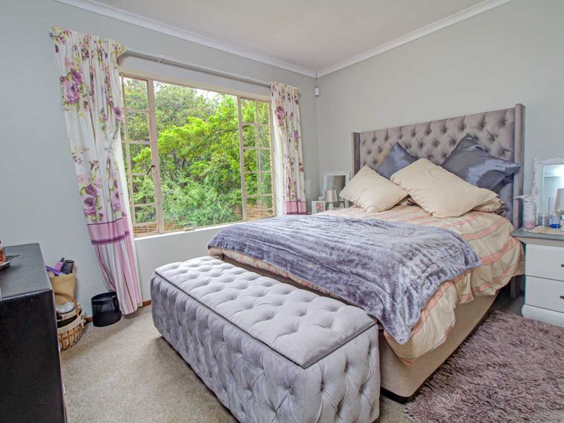 Perfect Blend of Style and Accessibility! - Photo 8