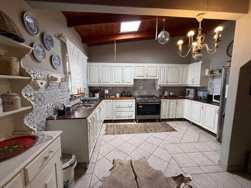 FOR SALE : EXCEPTIONAL 4 BEDROOM HOME WITH INCOME POTENTIAL- VINETA, SWAKOPMUND - Photo 9