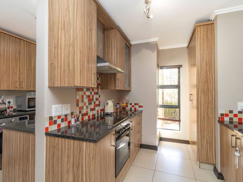 3 Bedroom 2.5 bathroom with a double garage house for Rent in Kilima , Midrand - Photo 10