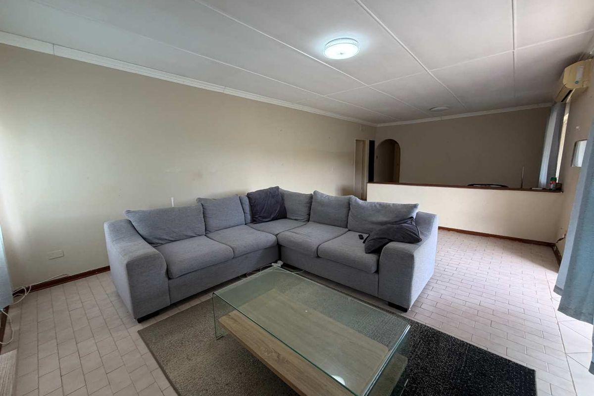 Hendra - Spacious Family Home in Prime La Lucia Location - Photo 4