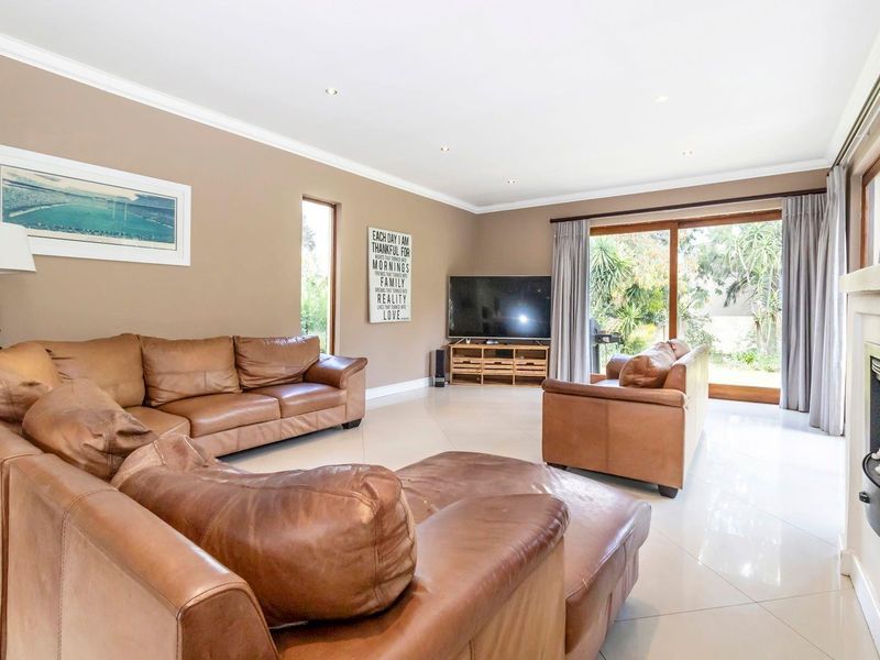 Stunning family home - Photo 6