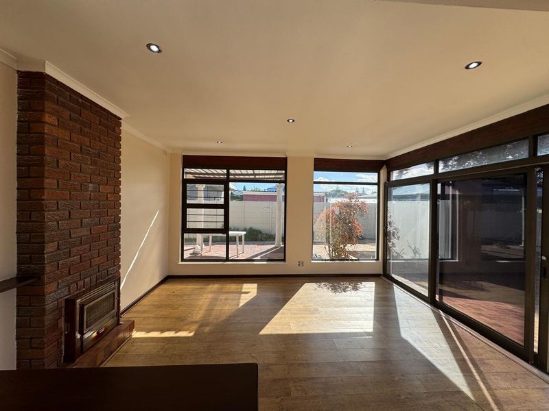Spacious Home with pool and entertainment area - Photo 3