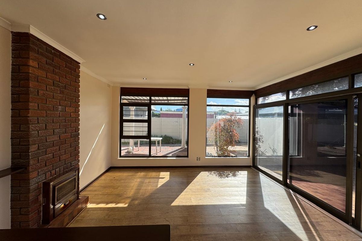 Spacious Home with pool and entertainment area - Photo 2