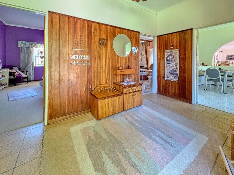 Otjiwarongo:  Neat home with flat on large plot is for Sale - Photo 8