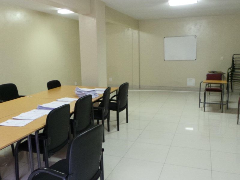 Commercial Property on busy road close to shopping center ! - Photo 4