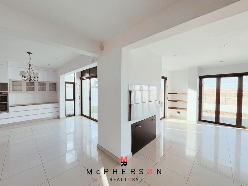 Luxury Desert View Residence - Photo 7