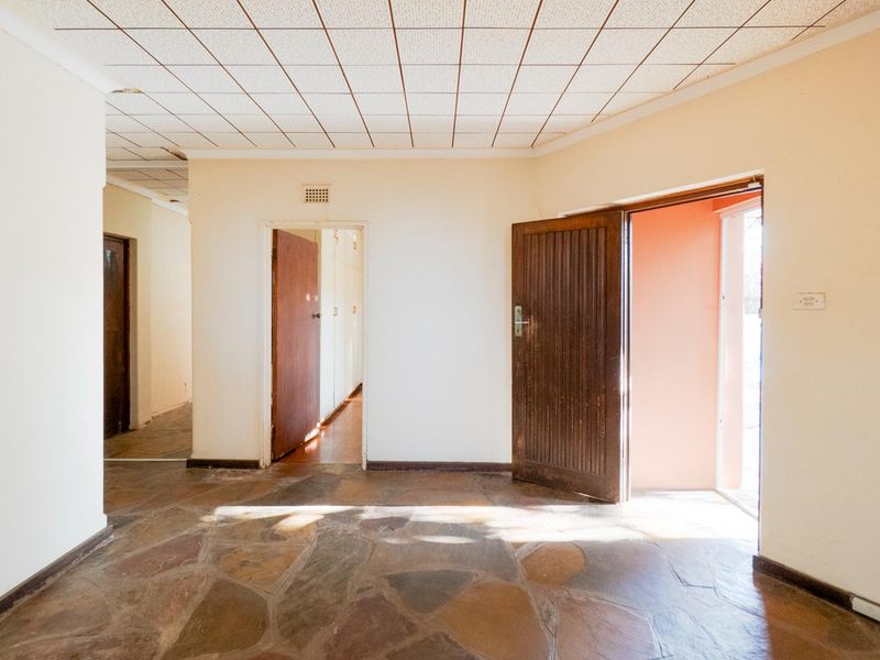 Spacious family home in excellent area - Photo 8