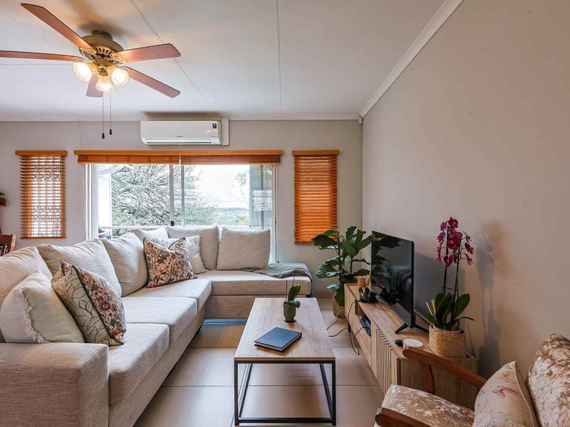 Modern, Spacious 3 Bedroom – Secure Living with a View - Photo 6