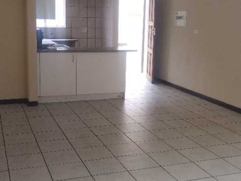 2 bed,1 bath ground floor unit for sale - Photo 2