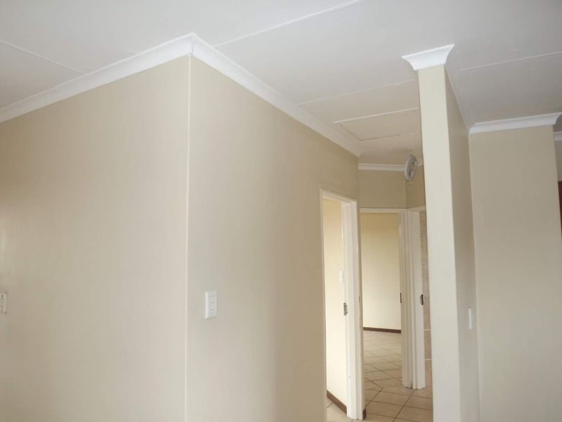 Charming 2-Bedroom Apartment with Modern Amenities - Photo 5