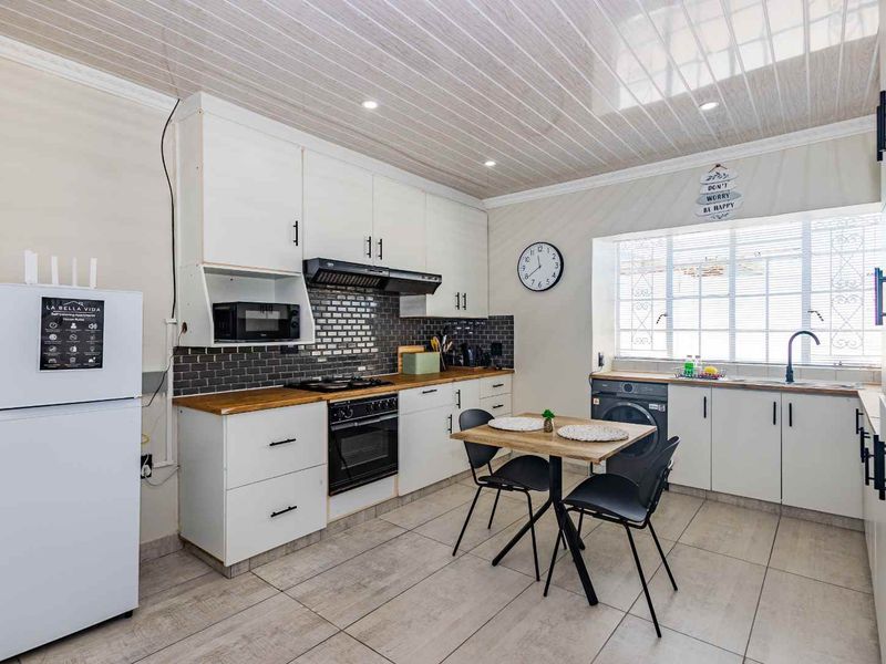 La Bella Vida Self Catering Apartments - Photo 3