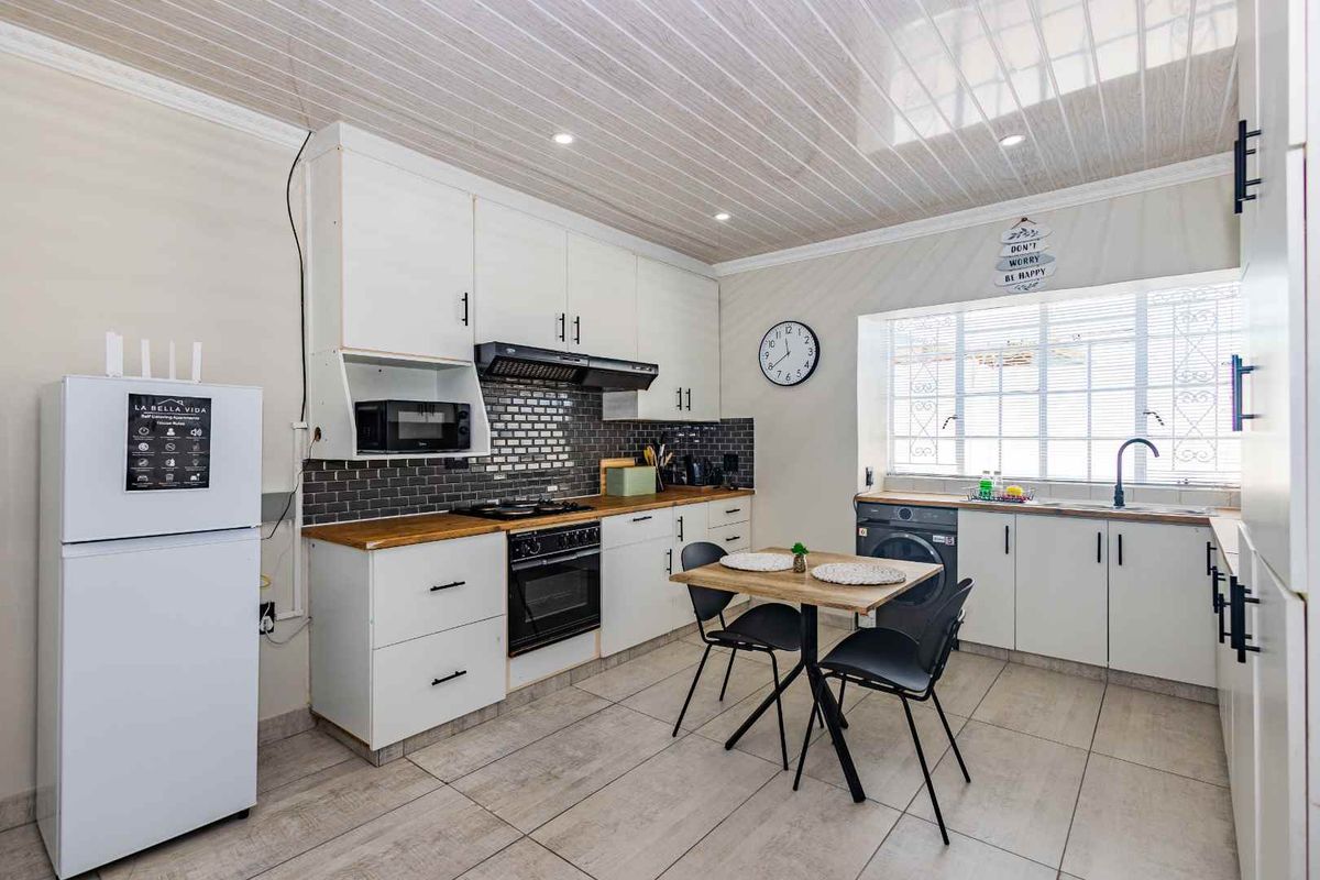 La Bella Vida Self Catering Apartments - Photo 3