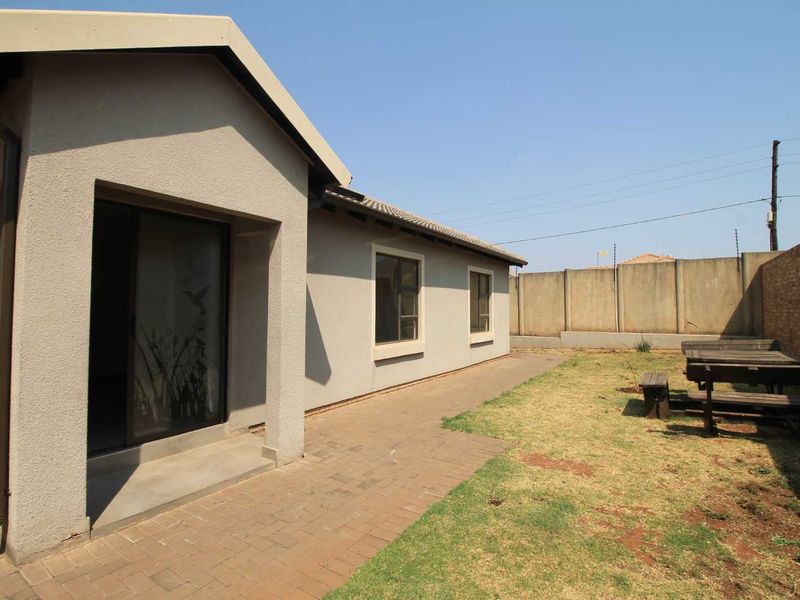 3 Bedroom house for sale in Clayville, Parklands Security Estate - Photo 6