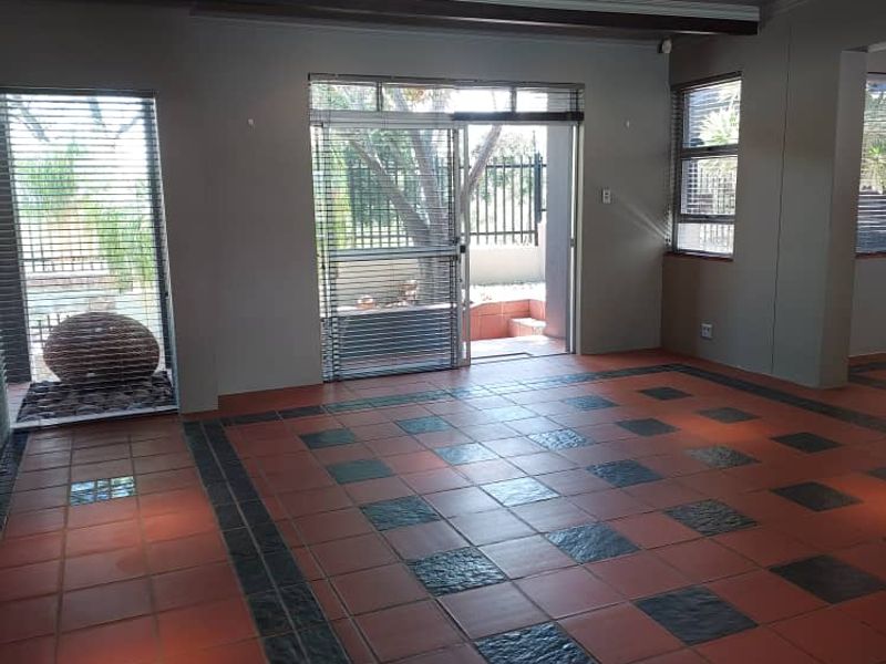 EROSPARK - SPACIOUS FAMILY HOME ON A LARGE ERF - Photo 5