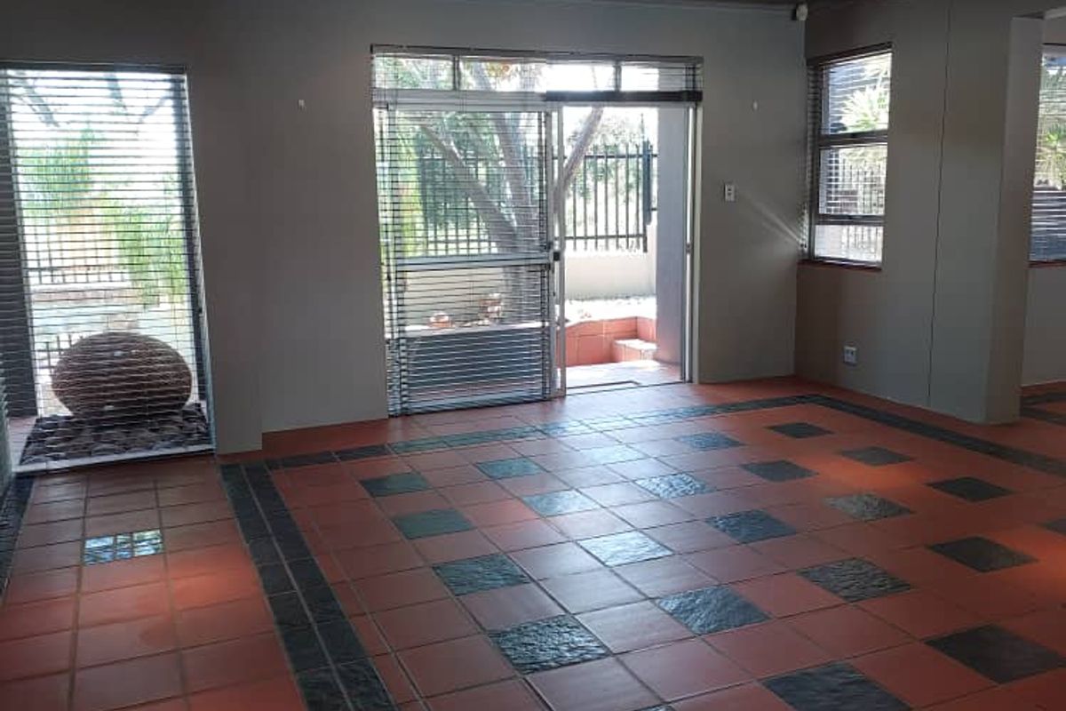 EROSPARK - SPACIOUS FAMILY HOME ON A LARGE ERF - Photo 5