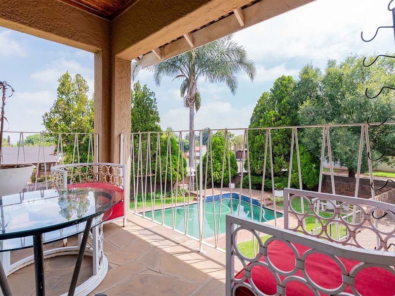 Spacious 3 Bedroom Family Home with Pool in Norkem Park. - Photo 8