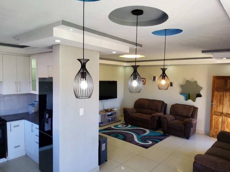 Modern fabulous spaces 3bedroom, family house, with morning fresh sea breeze,  with excellent security and big outside area - Photo 5