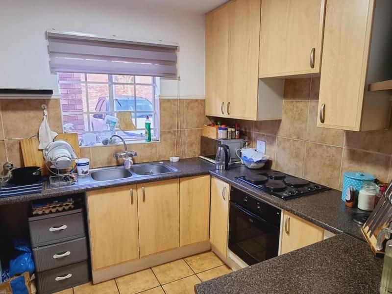 For Rent: Prime Location 2-Bedroom Townhouse - Photo 4
