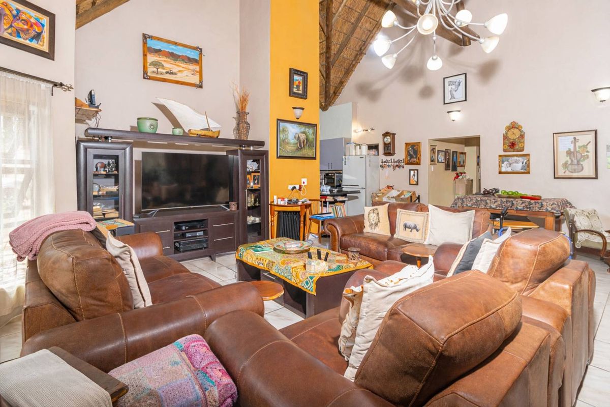Exceptional Family Home with Prime Features. - Photo 4