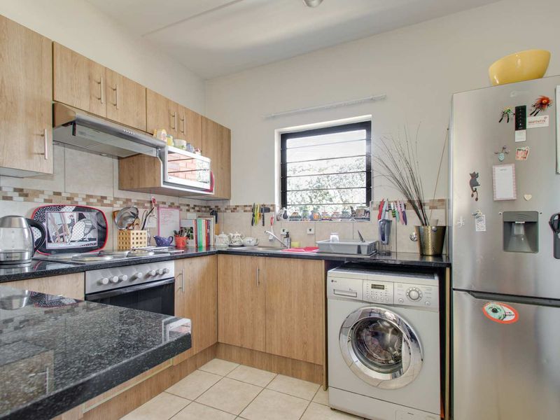 Embrace Your Dream Retirement – Secure This 2-Bedroom Apartment Today! - Photo 4