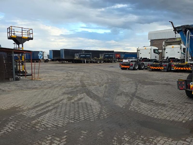 Industrial warehouse with huge yard space for sale in Brakwater - Photo 10