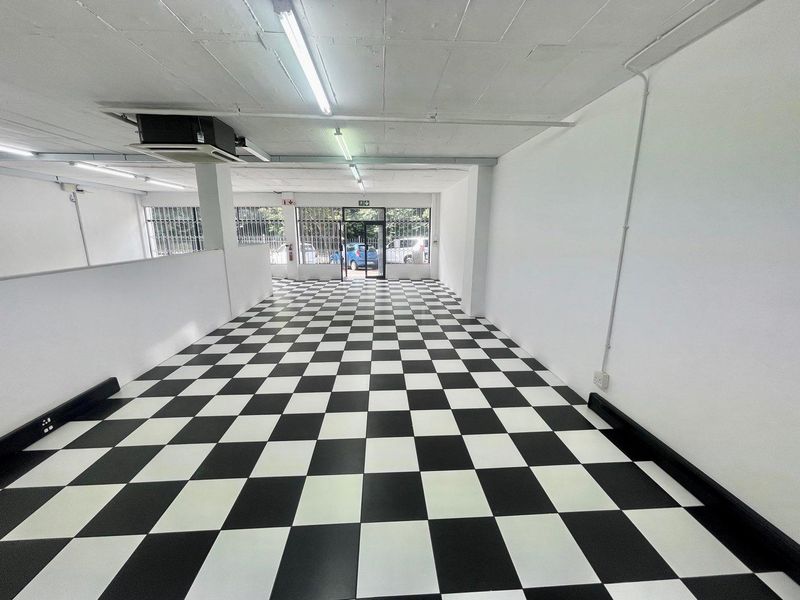 Hendra - Prime Retail Space to Let in Busy Durban North Shopping Centre - Photo 3