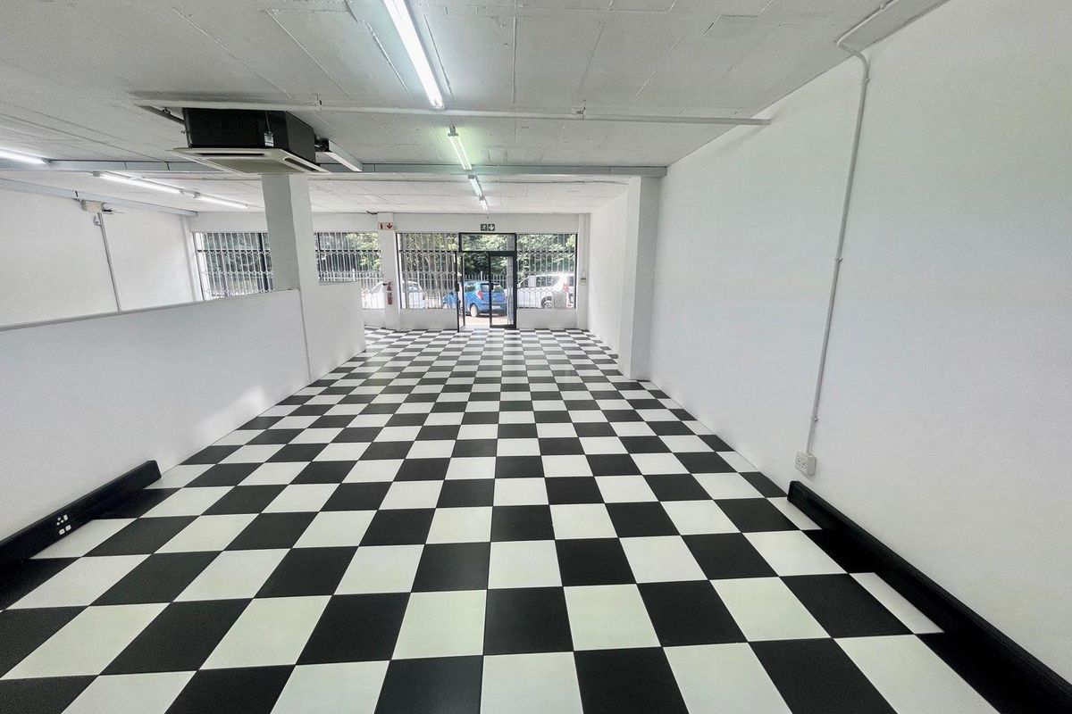Hendra - Prime Retail Space to Let in Busy Durban North Shopping Centre - Photo 3