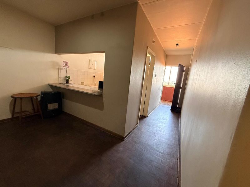 Beautiful 2-Bedroom Apartment with Enclosed Balcony - Photo 8