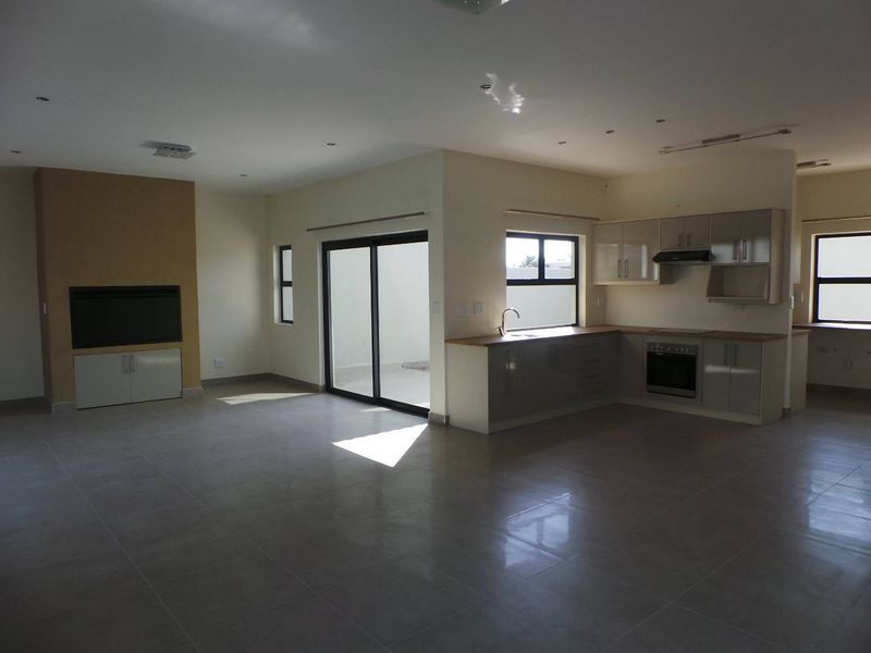Flat Complex offering 6 Duplex 4 bedroom Town Houses good neighbourhood - Photo 3