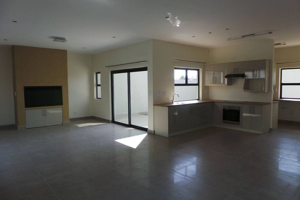 Flat Complex offering 6 Duplex 4 bedroom Town Houses good neighbourhood - Photo 3
