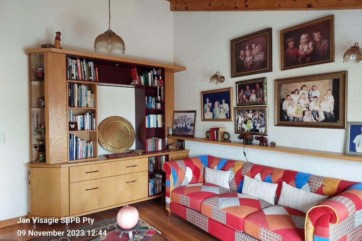 Freestanding House in Swakopmund only a few hundred metres away from the beach promenade! - Photo 5