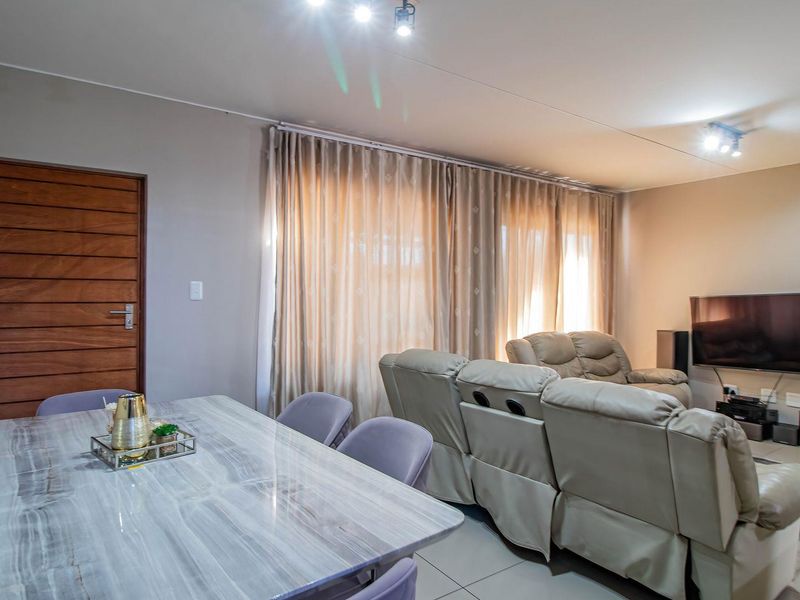 The Perfect Money Can Buy Townhouse - Photo 10
