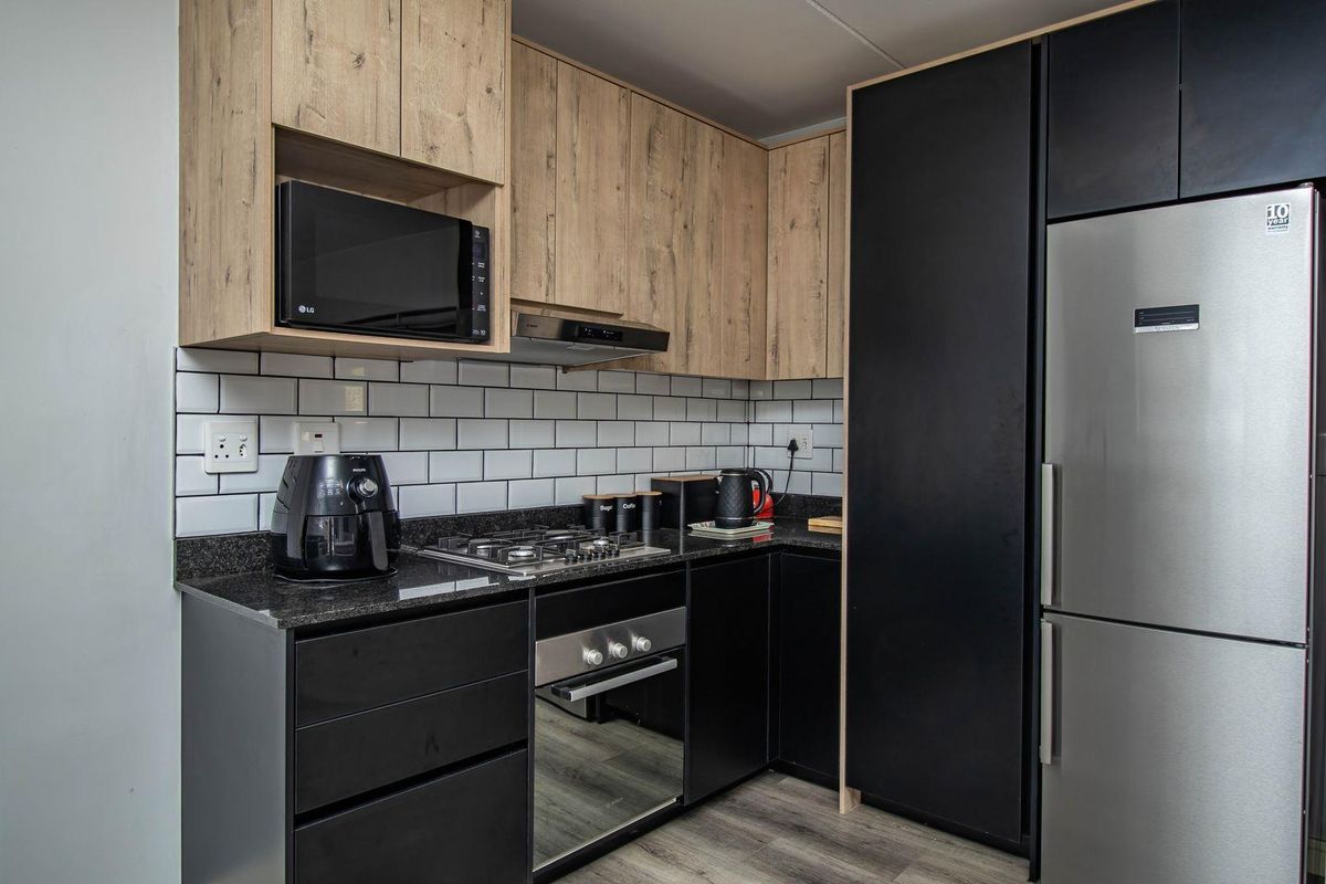 Charming Ground Floor Unit at Hartland Villas - Photo 4