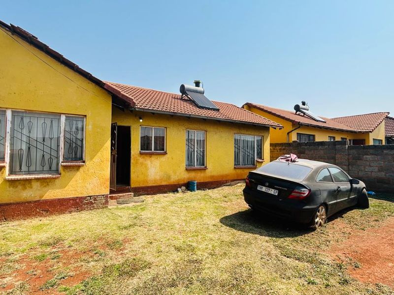 3 bedroom house for sale in Vosloorus - Photo 2