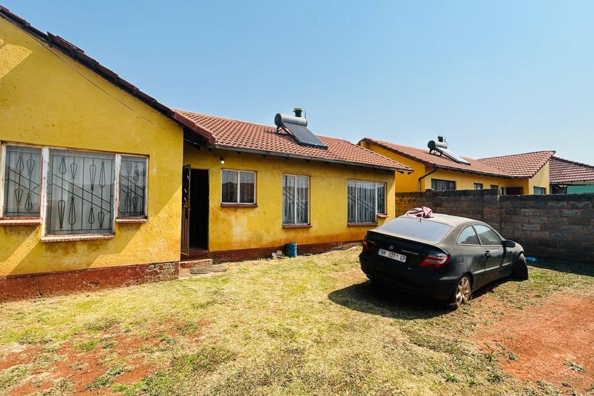 3 bedroom house for sale in Vosloorus - Photo 2