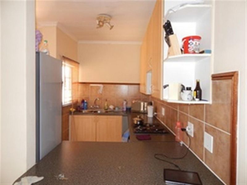 Lovely 2 bedroom top unit in Equestria Estate - Photo 6